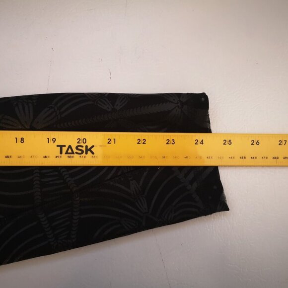 NWT Reebok Ladies Black Size Med 4 Way Stretch Wicking Fade Resistant Leggings - Picture 12 of 12